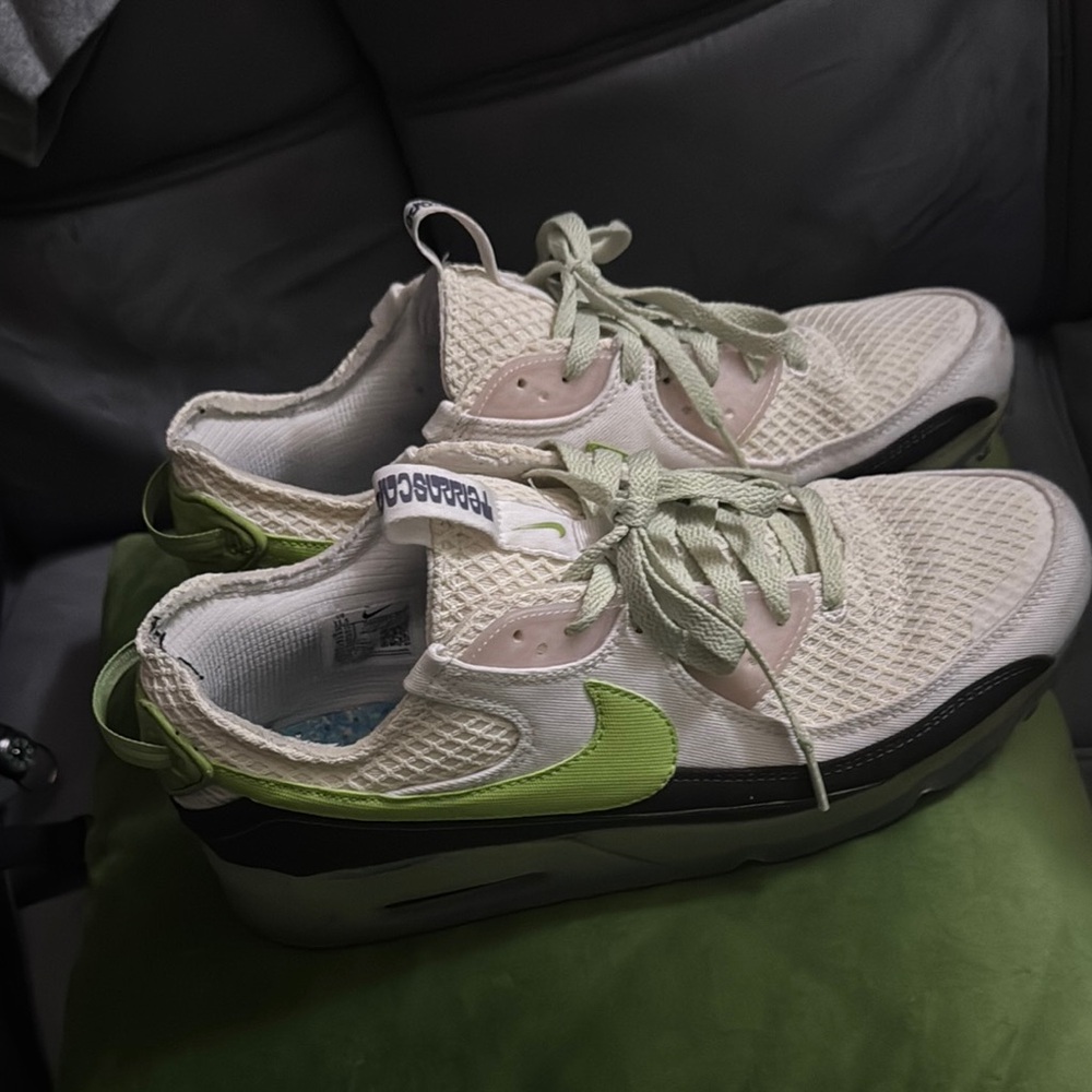 11.5 Nike Air Max 90 Terrascape
Phantom Vivid Green